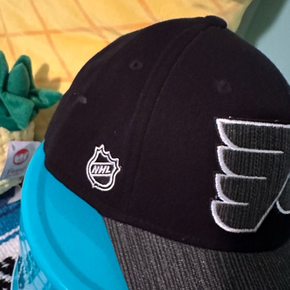 🧢 Philadelphia Flyers Reebok Fitted Hat - Picture 4 of 7